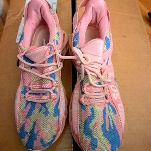 Pink camo Just SoSo shoes